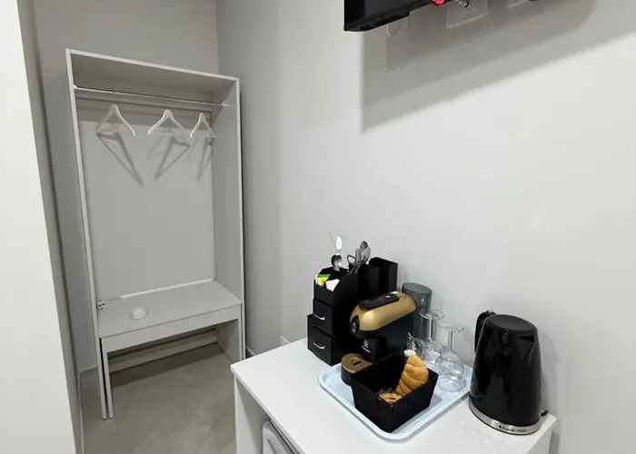 Airport Tourist'S House